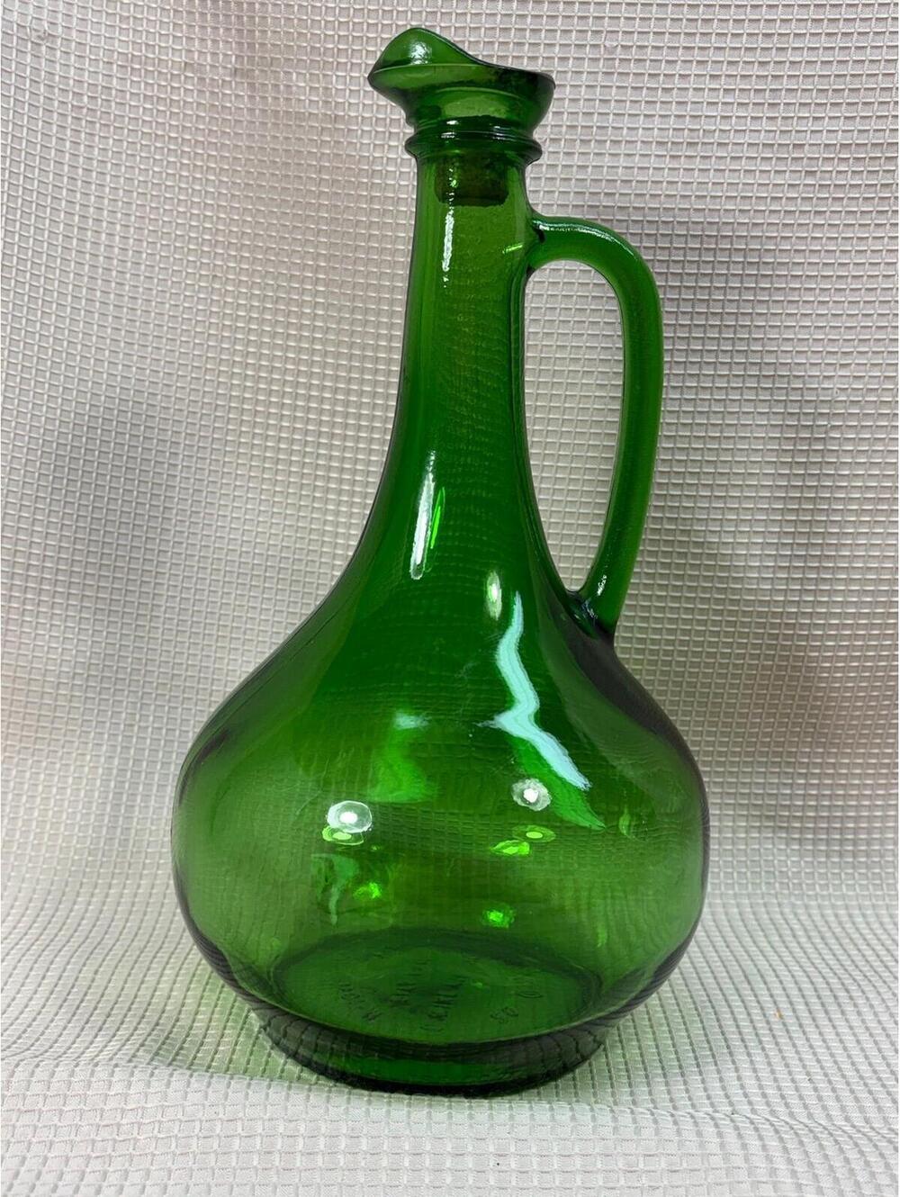 173 - 1976 Wine World Green Glass Wine Decanter model W-1044 emerald green glass